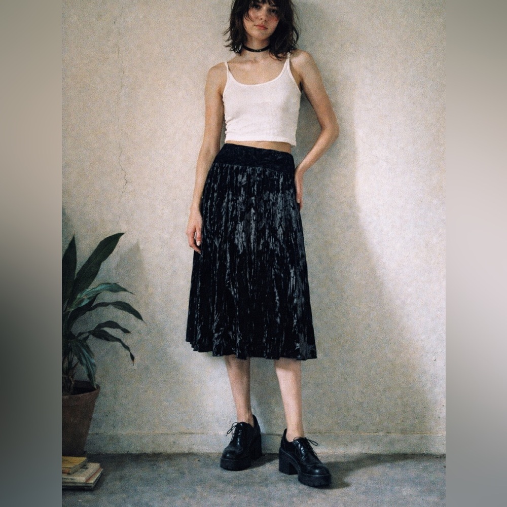 Imperial Black Velvet velours ruffle back Skirt size medium Italy witch goth